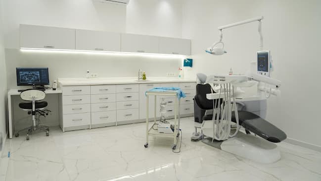 Slider image (3) Furla Dental Clinic